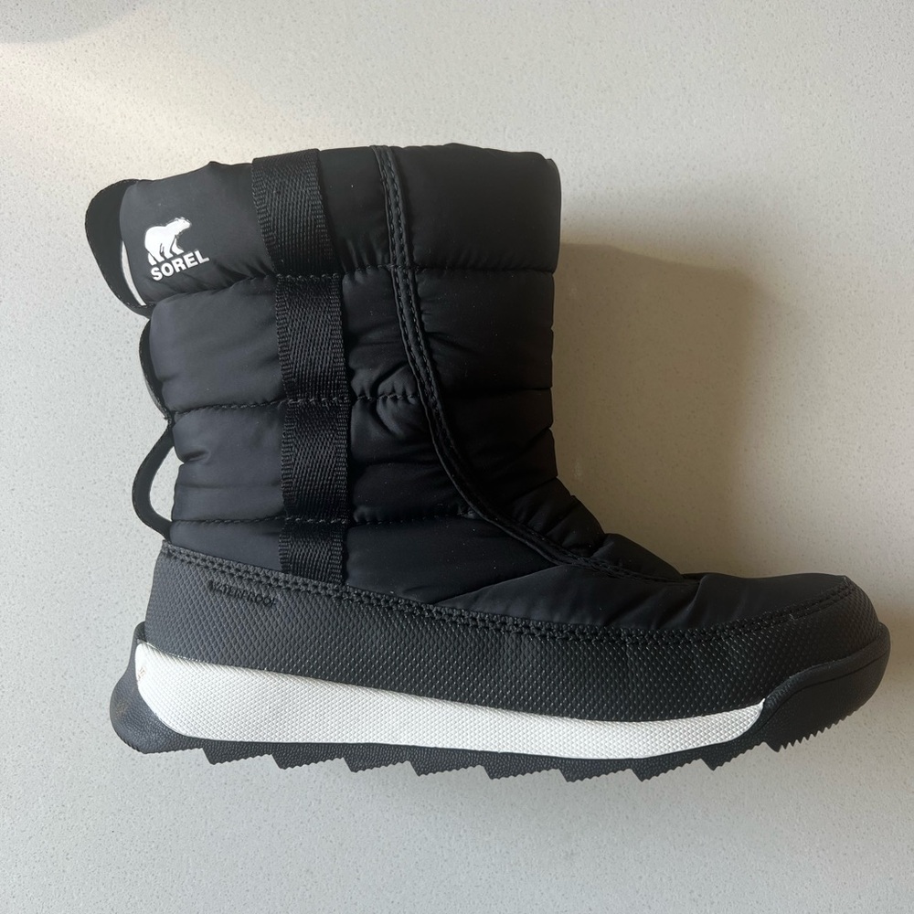 Sorel snow boots, girls size 4